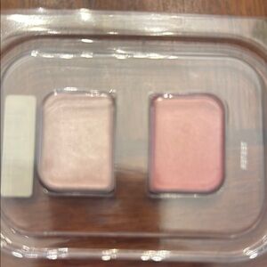 Clé de Peau Eyeshadow Duo - Shimmering Pink and Soft Peach